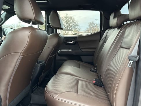 Used 2019 Toyota Tacoma Limited image 14