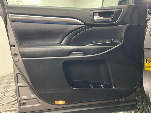 Used 2019 Toyota Highlander SE image 15