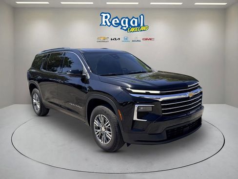 Certified 2025 Chevrolet Traverse LT w/ Driver Confidence Package image 1