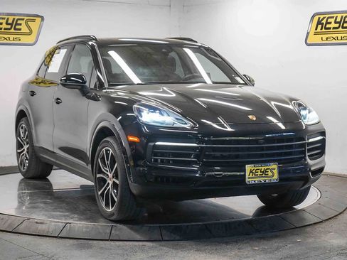 Used 2023 Porsche Cayenne Platinum Edition image 5