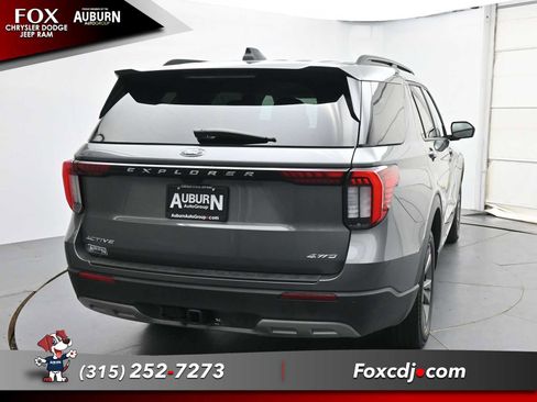 Used 2025 Ford Explorer Active w/ Active Comfort Package AWD/4WD image 4