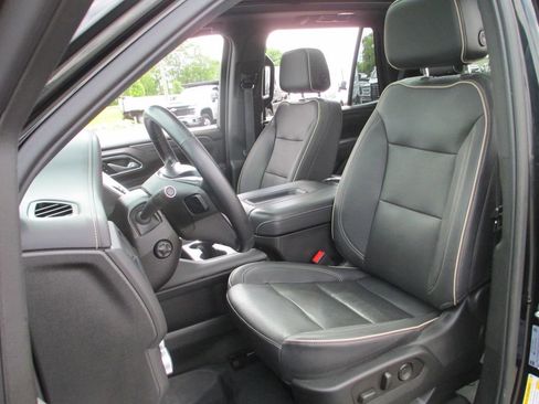 Used 2023 GMC Yukon SLT w/ SLT Luxury Package AWD/4WD image 19