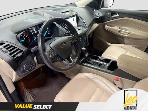 Used 2017 Ford Escape SE w/ SE Leather Comfort Package FWD image 10