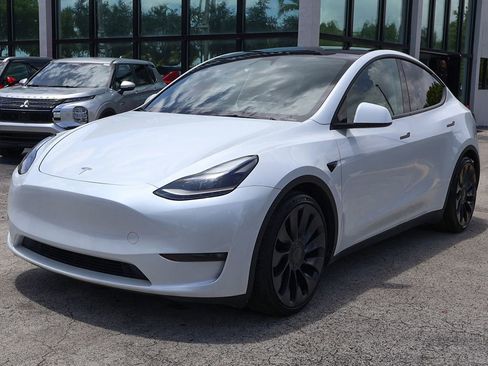 Used 2024 Tesla Model Y Performance AWD/4WD image 9