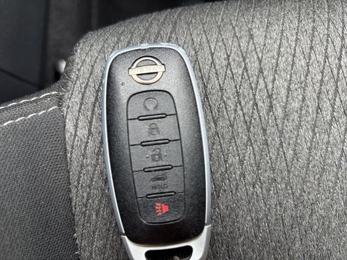 Used 2025 Nissan Rogue SV FWD image 28
