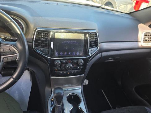 Used 2019 Jeep Grand Cherokee Altitude image 11