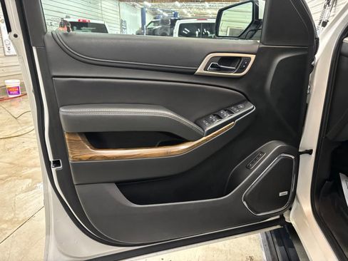 Used 2019 GMC Yukon XL Denali w/ Denali Ultimate Package AWD/4WD image 9