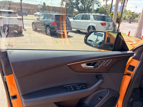 Used 2019 Audi Q8 Premium Plus w/ Premium Plus AWD/4WD image 14