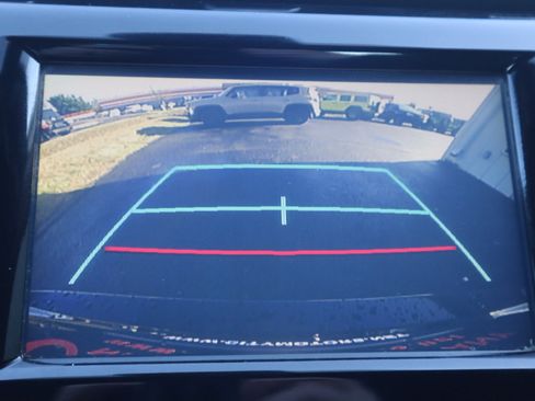 Used 2019 Toyota Camry SE image 29