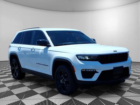 Used 2023 Jeep Grand Cherokee Limited w/ Black Appearance Package AWD/4WD image 1