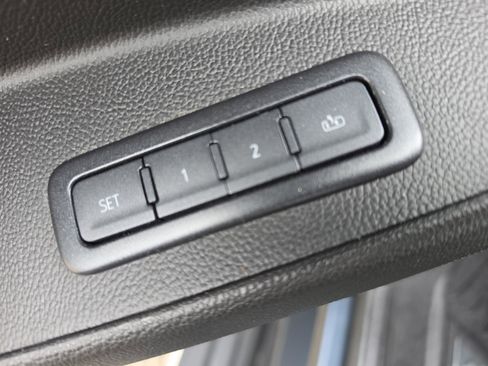 Used 2019 Chevrolet Tahoe Premier AWD/4WD image 18