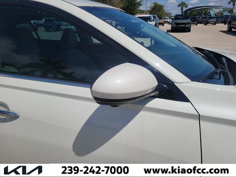 Used 2022 Nissan Altima 2.5 Platinum AWD/4WD image 8