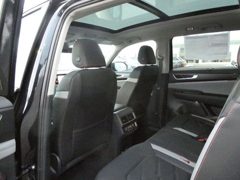 New 2026 Volkswagen Atlas Peak Edition AWD/4WD image 4