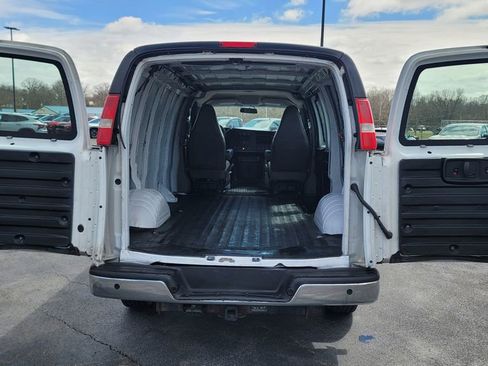 Used 2017 GMC Savana 2500 RWD image 11