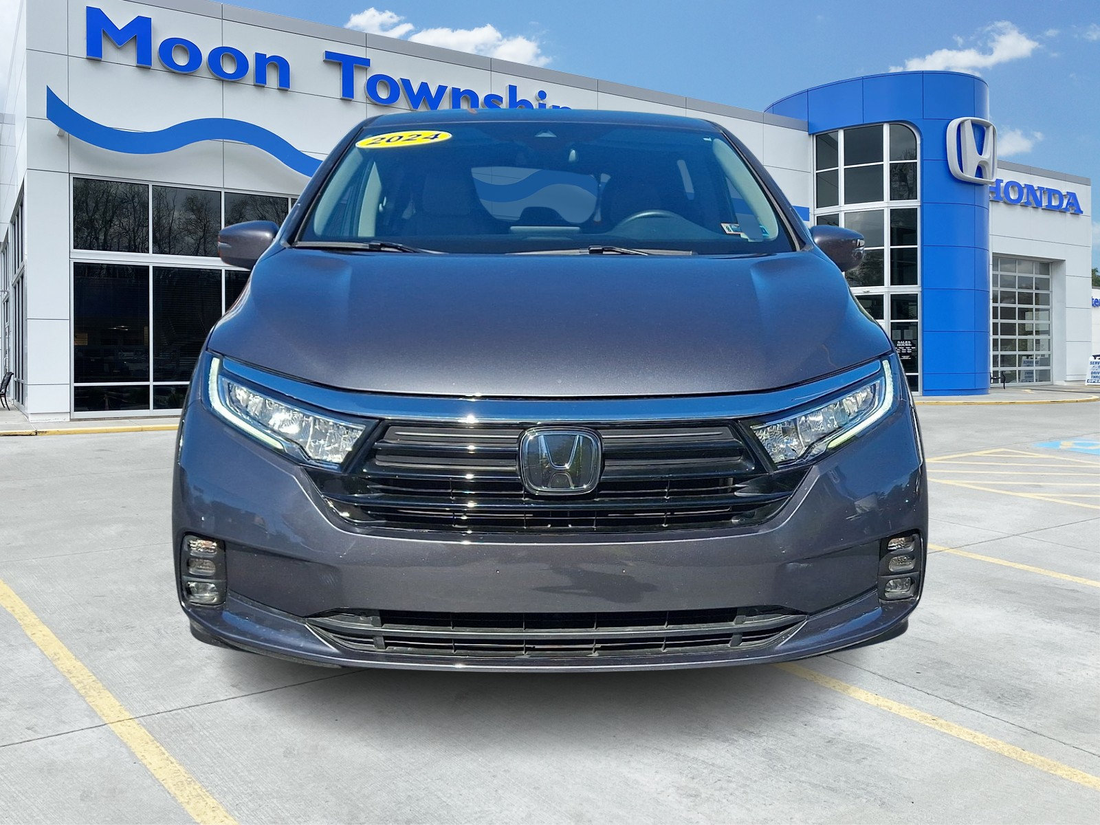 Used 2024 Honda Odyssey EX image 2