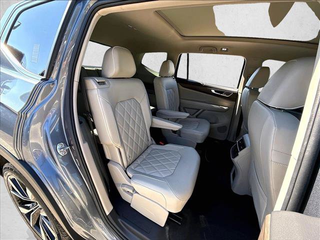 Used 2024 Volkswagen Atlas SEL Premium R-Line AWD/4WD image 28