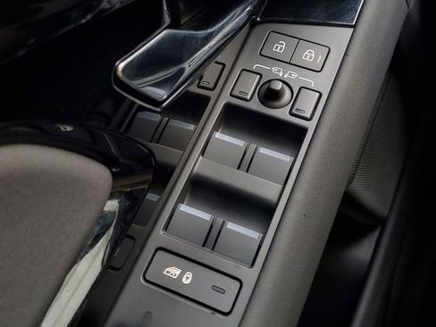 Certified 2026 Land Rover Range Rover Evoque S image 23