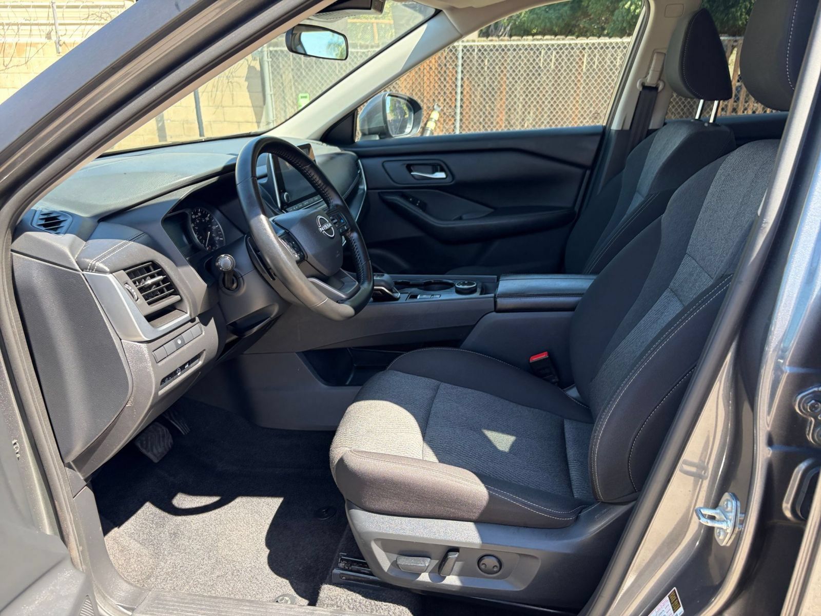 Used 2025 Nissan Rogue SV AWD/4WD image 28