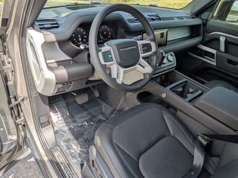 Certified 2024 Land Rover Defender 110 X-Dynamic SE AWD/4WD image 9