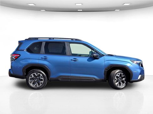 Used 2025 Subaru Forester Premium AWD/4WD image 5