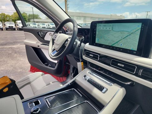 New 2025 Lincoln Aviator Reserve w/ Luxury Package RWD image 23