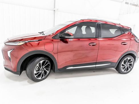 Used 2022 Chevrolet Bolt EUV Premier w/ Sun & Sound Package FWD image 3