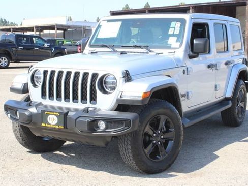 Used 2022 Jeep Wrangler Unlimited Sahara AWD/4WD image 9