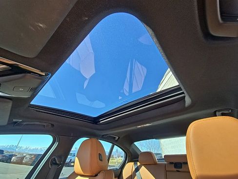 Used 2022 BMW 330i xDrive Sedan w/ M Sport Package image 36