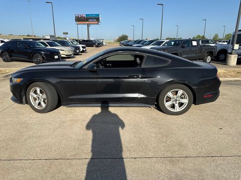 Used 2015 Ford Mustang Coupe RWD image 3