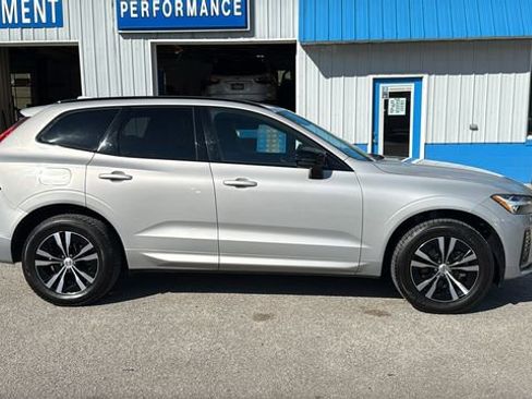 Used 2024 Volvo XC60 B5 Core AWD/4WD image 3