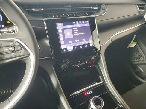 New 2025 Jeep Grand Cherokee Laredo X w/ Luxury Tech Group I image 19