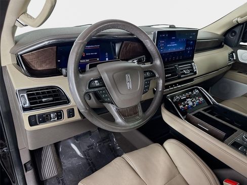 Used 2024 Lincoln Navigator L Reserve AWD/4WD image 9
