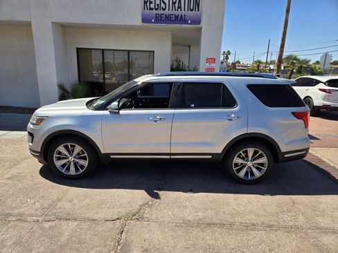 Used 2018 Ford Explorer Limited FWD image 2