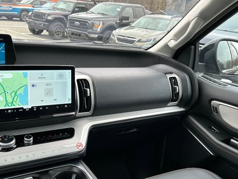 Used 2025 Ford Expedition Active image 22