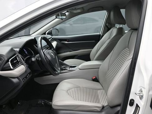 Used 2022 Toyota Camry SE FWD image 11