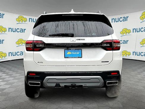 New 2025 Honda Pilot Touring image 6