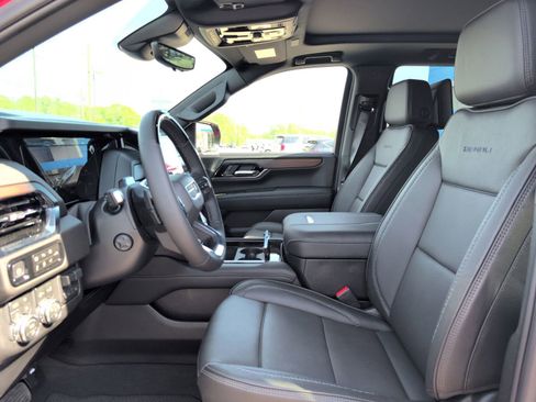 New 2026 GMC Yukon Denali w/ Denali Reserve Package AWD/4WD image 13