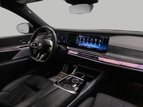 Certified 2023 BMW 760i xDrive w/ Executive Package image 19