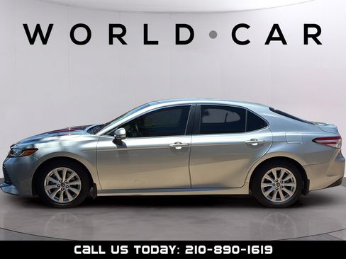 Used 2018 Toyota Camry LE w/ Convenience Package FWD image 15