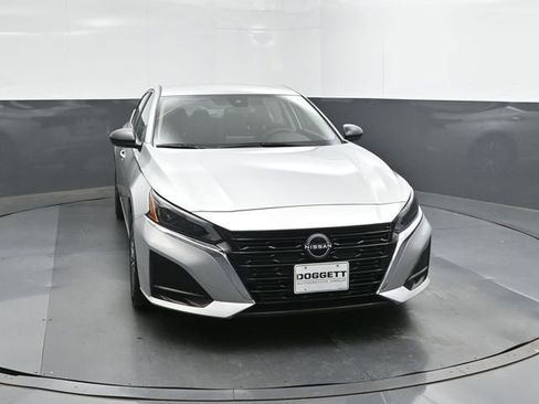 Used 2025 Nissan Altima 2.5 SV image 17