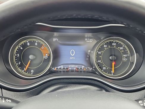 Used 2020 Jeep Cherokee Limited image 34