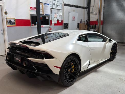 Used 2022 Lamborghini Huracan EVO image 5