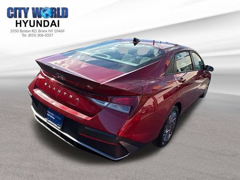 Used 2024 Hyundai Elantra SEL FWD image 5