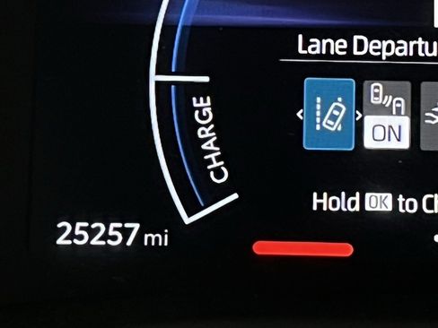 Used 2025 Toyota Camry SE image 13