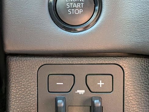 Used 2025 Toyota Tundra Platinum AWD/4WD image 17