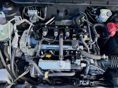 Used 2021 Nissan Kicks S image 29