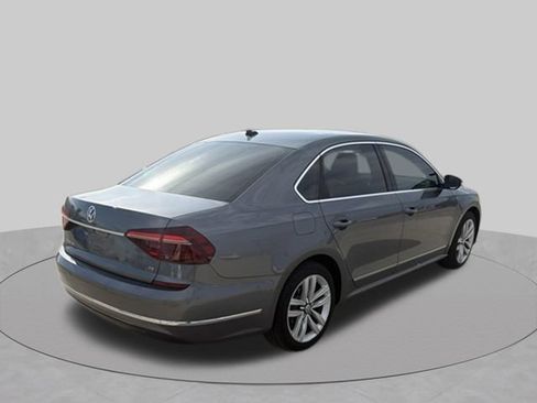 Used 2017 Volkswagen Passat 1.8T SEL Premium FWD image 3
