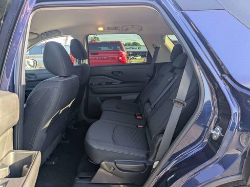 Used 2025 Nissan Pathfinder SV FWD image 12