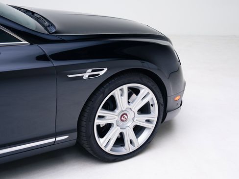 Used 2017 Bentley Continental GT image 23