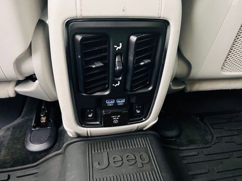 Used 2020 Jeep Grand Cherokee Summit image 27
